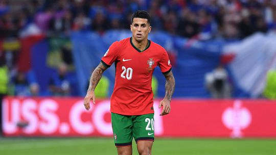 João Cancelo: «Quenda é dos melhores jogadores da Liga»