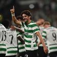 Francisco Trincão festeja um dos dois golos apontados no 6-0 ao Arouca em jogo da 2.ª jornada da Liga. Neste sábado, 23 de agosto, o bicampeão nacional joga na Madeira frente ao Nacional
