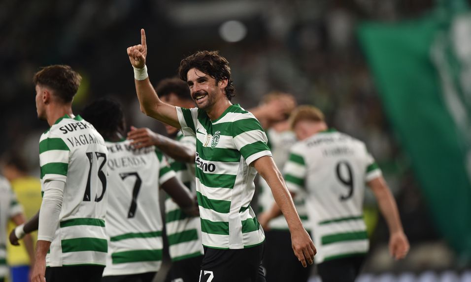 Francisco Trincão festeja um dos dois golos apontados no 6-0 ao Arouca em jogo da 2.ª jornada da Liga. Neste sábado, 23 de agosto, o bicampeão nacional joga na Madeira frente ao Nacional