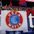 Para além dos cânticos insultuosos, alguns adeptos do Crystal Palace usaram t-shirts e tarjas com a mensagem «UEFA máfia»