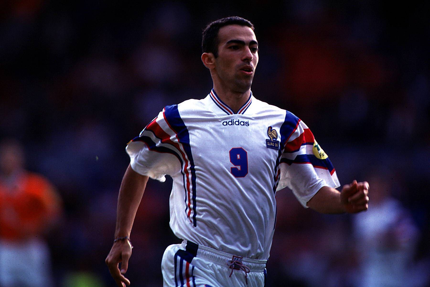 Youri Djorkaeff fez parte de uma geração de ouro da seleção francesa, que conquistou o Mundial 1998 e o Euro 2000, sem esquecer a Taça Confederações de 2001 (foto: IMAGO)