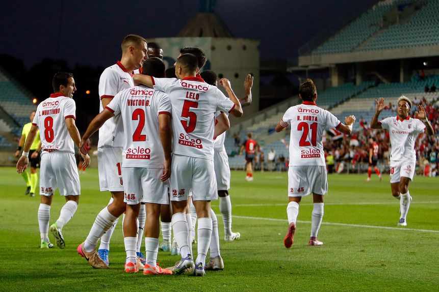 Preponderância ofensiva do camisola 2 do camisola 5 tem impulsionado ataque minhoto (Foto: Luís Branca/LUSA)