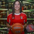 OFICIAL: ‘menina bonita’ dos fãs de basquetebol do Benfica está de volta