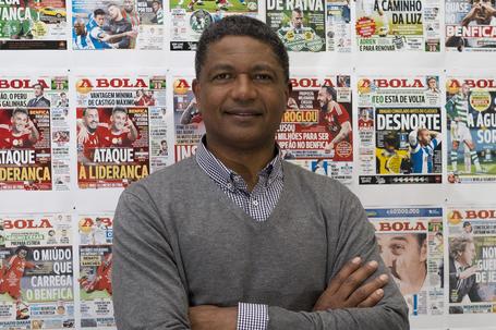 Aloísio na última visita à redação de A BOLA - Foto: A BOLA