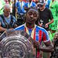 Eze venceu a Taça de Inglaterra, o primeiro grande troféu da história do Crystal Palace, e o Community Shield com o clube