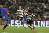 E aos dois minutos Maxi fez magia e desfez o empate inicial... Foto Luís Forra/EPA