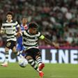 E aos dois minutos Maxi fez magia e desfez o empate inicial... Foto Luís Forra/EPA