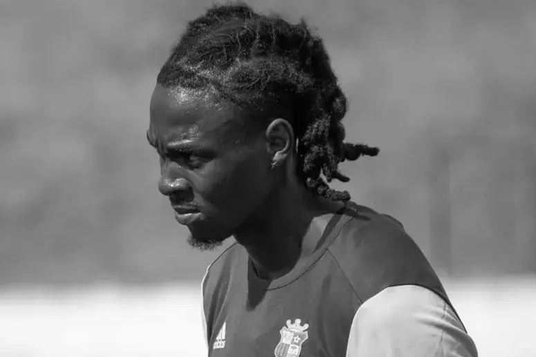 Quévin Castro, que tinha chegado esta época ao Real Massamá, perdeu a vida durante um jogo particular — Foto: Real Massamá