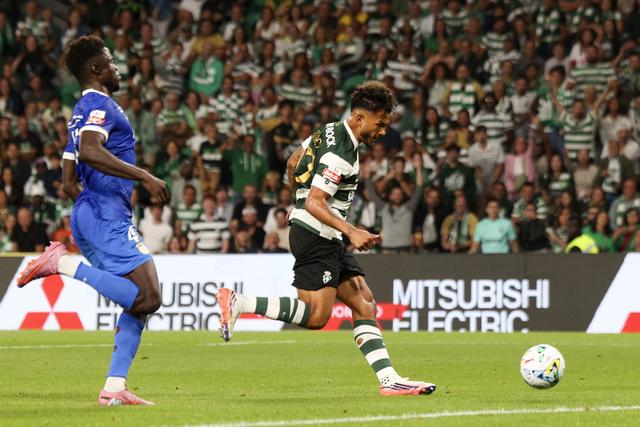 Luis Suárez a marcar no Sporting-Alverca - Foto: LUIS FORRA/LUSA
