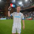 Kevin De Bruyne com o prémio de melhor em campo