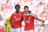 Anísio Cabral e José Neto, respetivamente ponta de lança e lateral-esquerdo do Benfica (foto: Miguel Nunes)