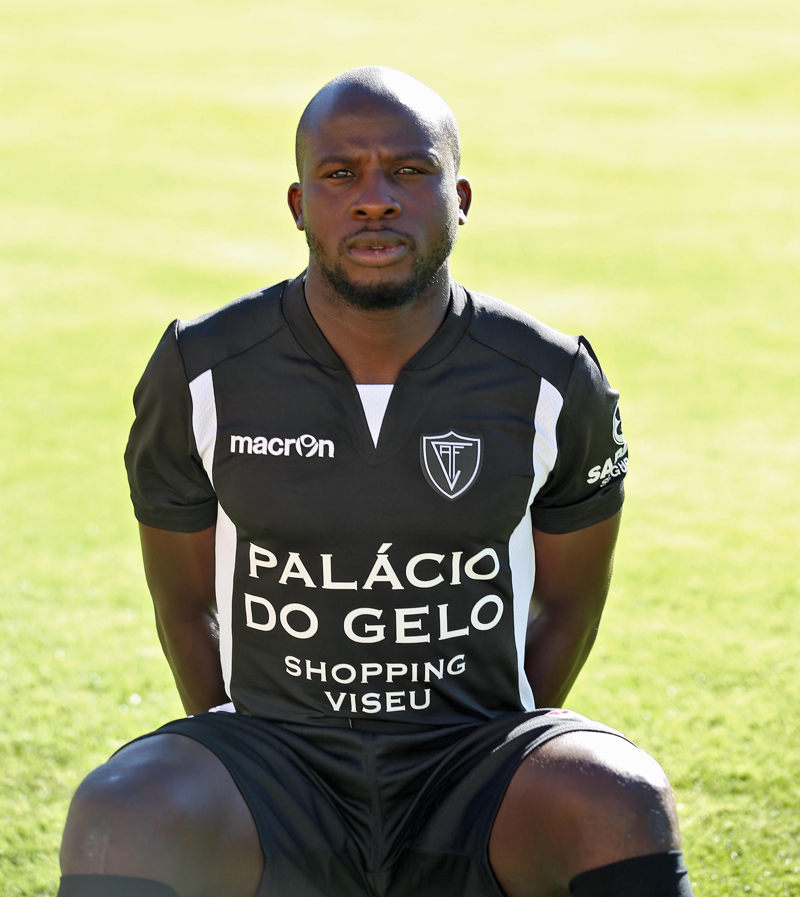 Apesar de ser considerado um dos jogadores mais talentosos da geração, Saná sentiu dificuldades no futebol sénior. A Liga 2 foi o campeonato onde somou mais jogos. Internacional guineense, terminou a carreira em 2022 ao serviço do Bissau e Benfica