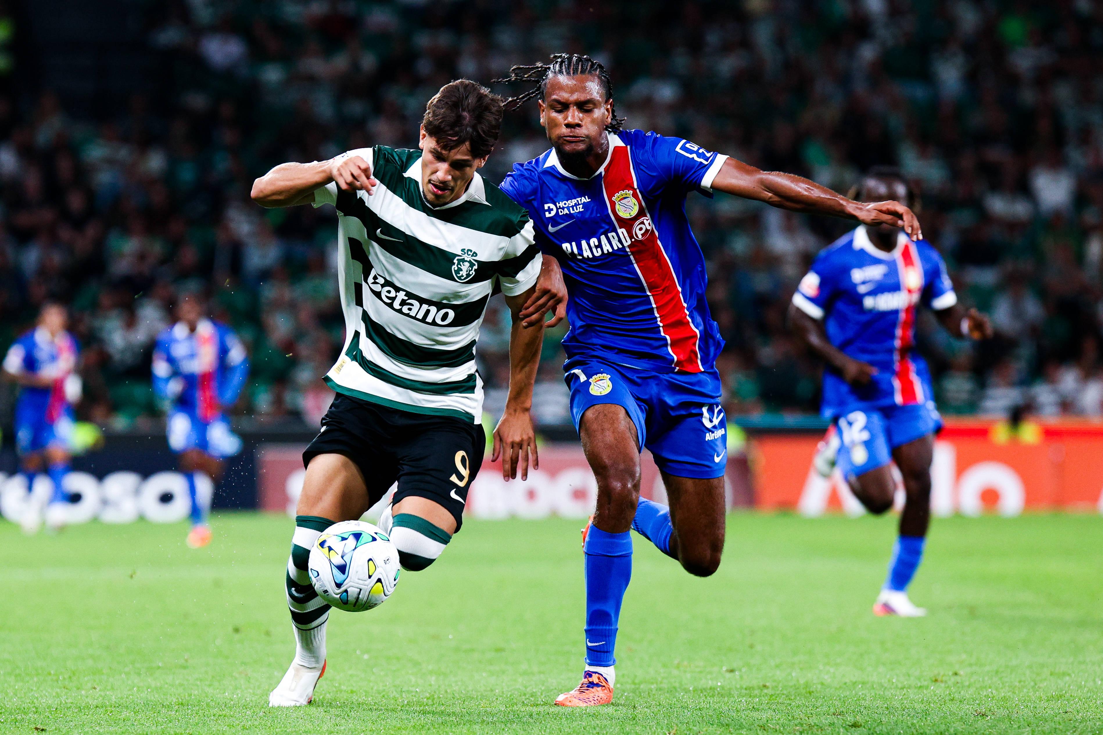 Rafael Nel a somar os primeiros minutos na época no Sporting-Alverca - Foto: Imago