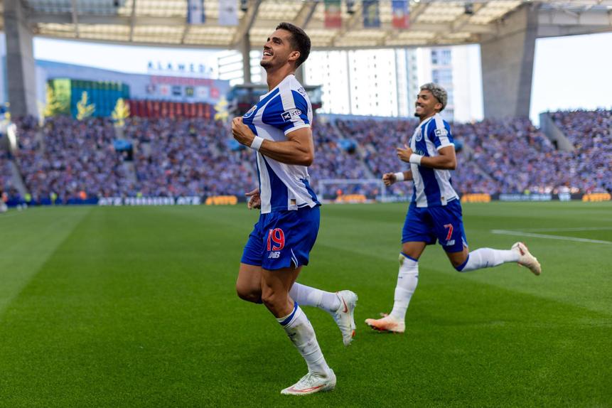André Silva deverá voltar ao onze por troca com Deniz Gul, que foi titular contra o Rio Ave — Foto: Imago