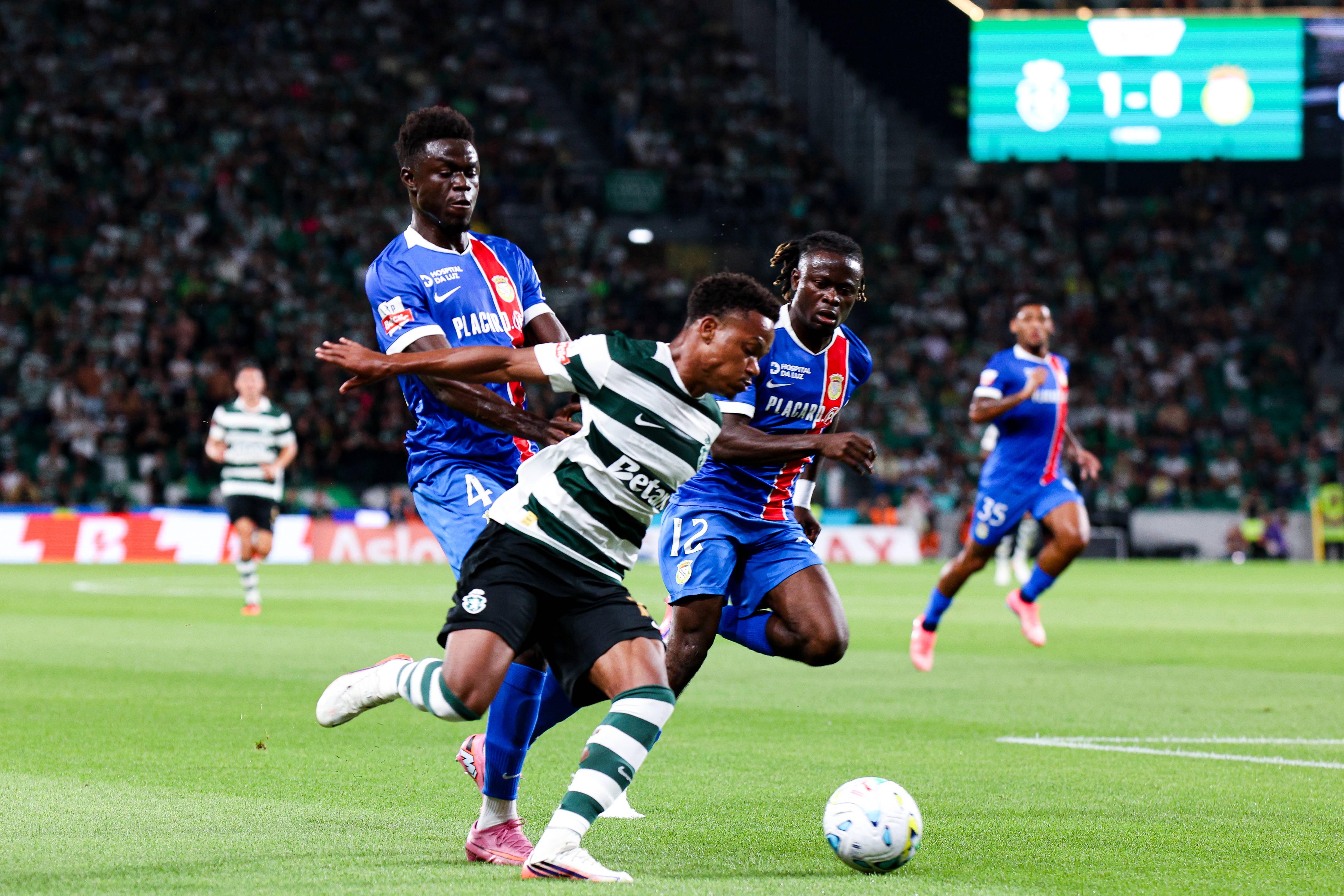 Geny Catamo a desequilibrar no Sporting-Alverca - Foto: Imago