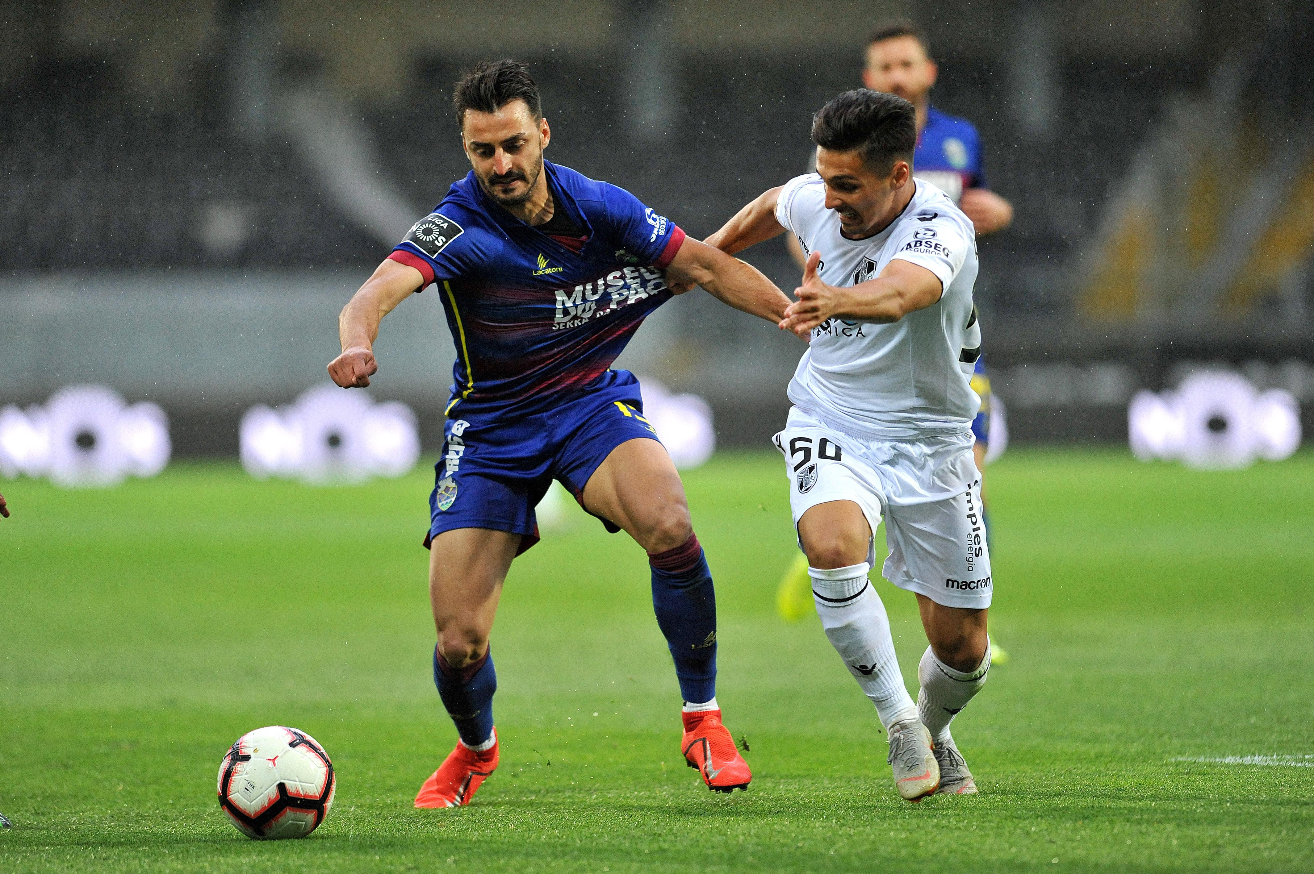 Luís Martins fez cinco jogos na equipa A Benfica e teve uma carreira sustentada na Liga, com passagens também por Espanha. Terminou a carreira na América do Norte em 2024, com seis épocas na MLS, entre Kansas City e Vancouver Whitecaps