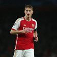 Oficial: Odegaard renova contrato com o Arsenal