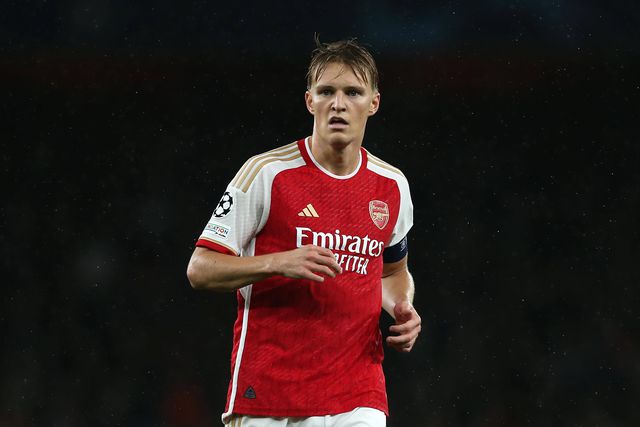 Oficial: Odegaard renova contrato com o Arsenal