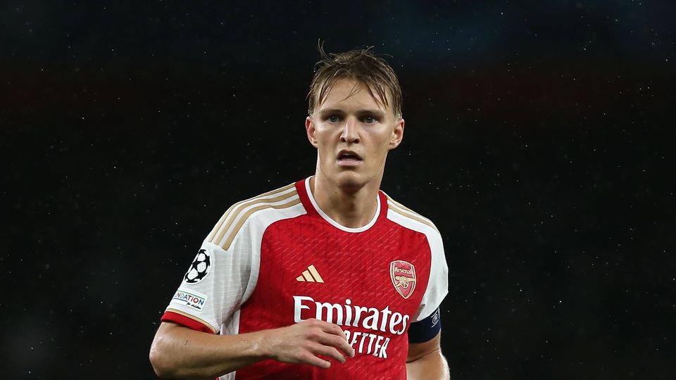 Oficial: Odegaard renova contrato com o Arsenal