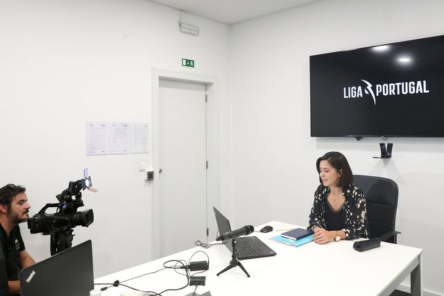 Adán como ponto de partida para dissertação teórica