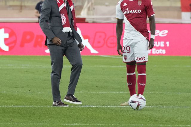 Costinha deu pontapé de saída simbólico do 126.º dérbi Mónaco-Nice