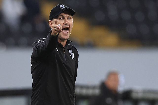 V. Guimarães: Paulo Turra está de saída e Álvaro Pacheco é o preferido