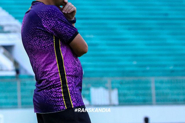 Indonésia: Eduardo Almeida surpreendido pelo Persis Solo