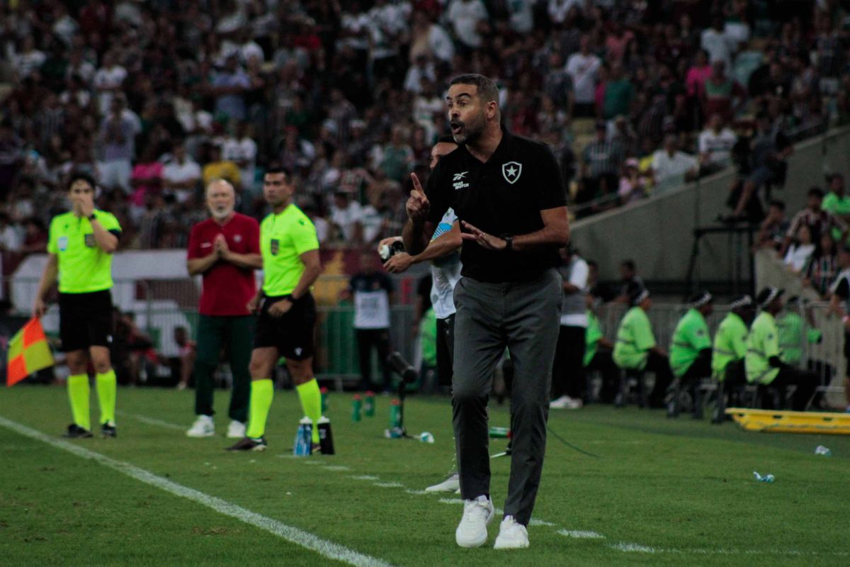 Brasileirão: Artur Jorge aproveita derrota de Abel Ferreira e reforça liderança