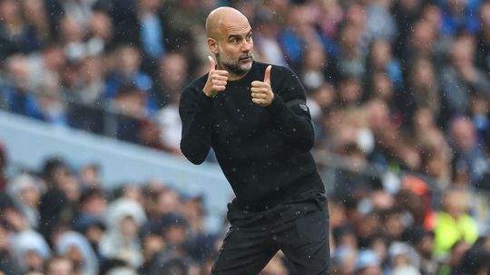 «Para a próxima, digo aos jogadores para ignorarem o árbitro»: Guardiola queixa-se da arbitragem