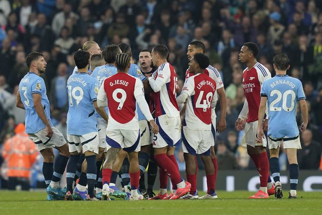 Golo na última jogada rouba vitória heróica ao Arsenal em casa do Manchester City