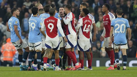 Golo na última jogada rouba vitória heróica ao Arsenal em casa do Manchester City