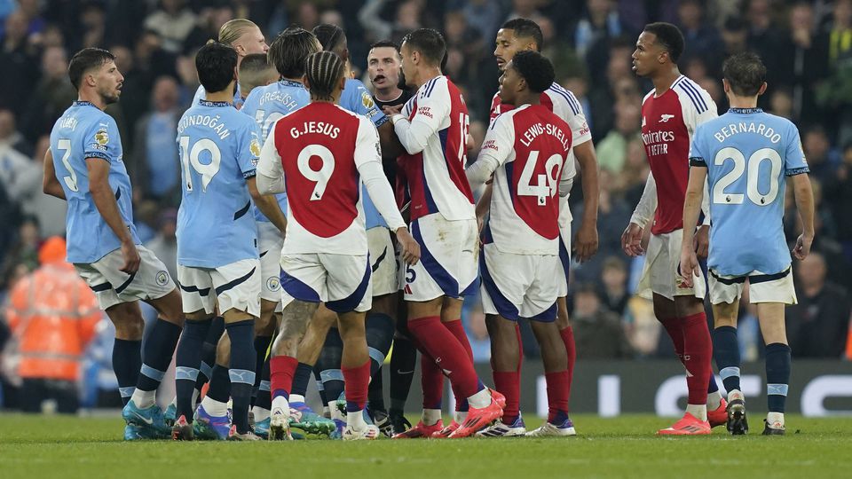 Golo na última jogada rouba vitória heróica ao Arsenal em casa do Manchester City