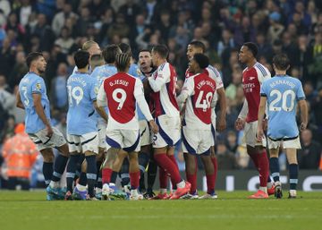 Golo na última jogada rouba vitória heróica ao Arsenal em casa do Manchester City