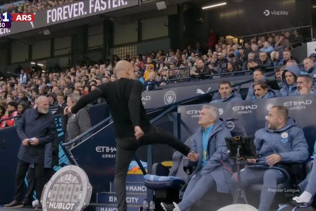 Guardiola furioso: a cadeira é que sofreu após o golo do Arsenal (vídeo)