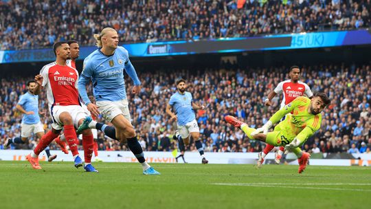 Vídeo: Haaland marca ao Arsenal e iguala registo histórico de CR7