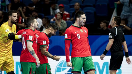 Portugal bate Marrocos e vence grupo