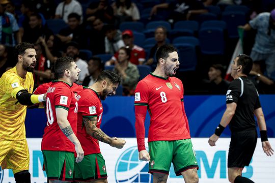 Portugal bate Marrocos e vence grupo