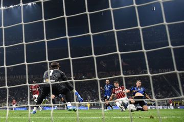 Milan ganha dérbi de Milão