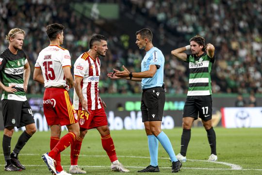 A análise de Duarte Gomes à arbitragem: penálti por marcar para o Sporting e jogador por expulsar nos avenses