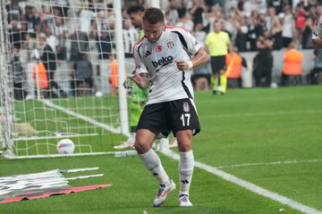 João Mário assiste e Besiktas vence com penálti aos 90+3