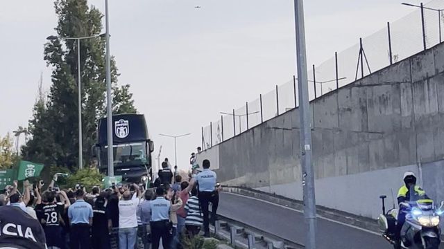 Jogadores do Sporting recebidos em clima de festa