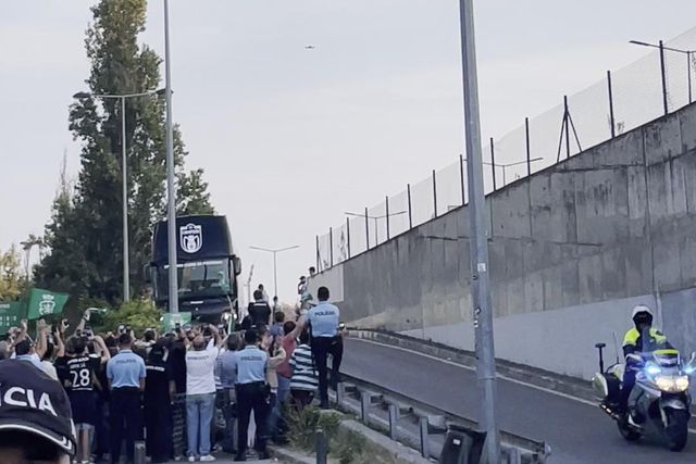 Jogadores do Sporting recebidos em clima de festa