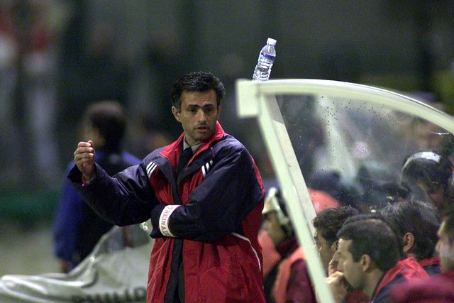 Mourinho entrou em cena pelo Benfica há 24 anos no Bessa