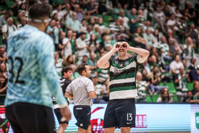 EM DIRETO: Sporting gigante derruba o Veszprém com estrondo