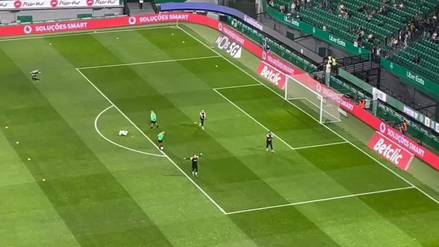 Aquecimento dos guarda-redes do Sporting