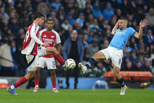 Manchester City salva ponto frente ao Arsenal na última jogada