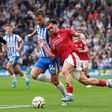 Jota Silva assiste e NES é expulso no empate do Forest em Brighton