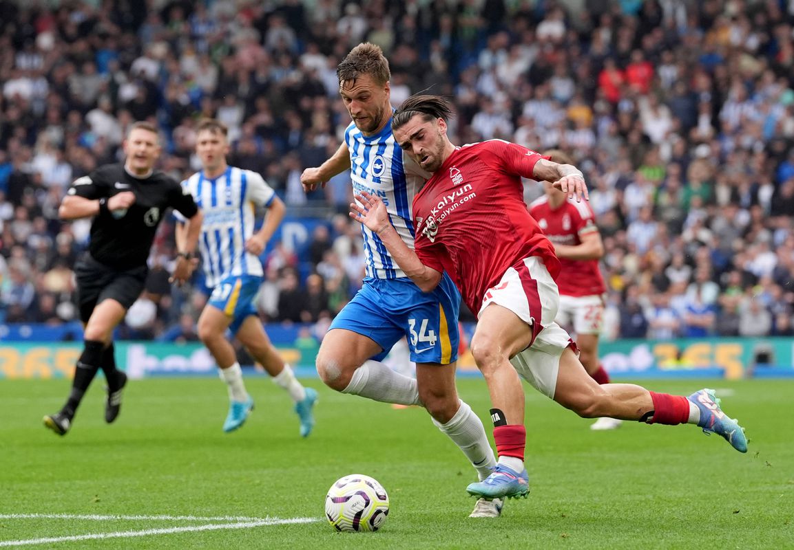 Jota Silva assiste e NES é expulso no empate do Forest em Brighton