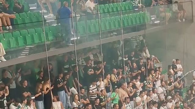 O ambiente no dérbi de andebol no João Rocha