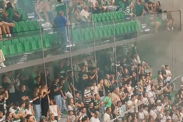 O ambiente no dérbi de andebol no João Rocha